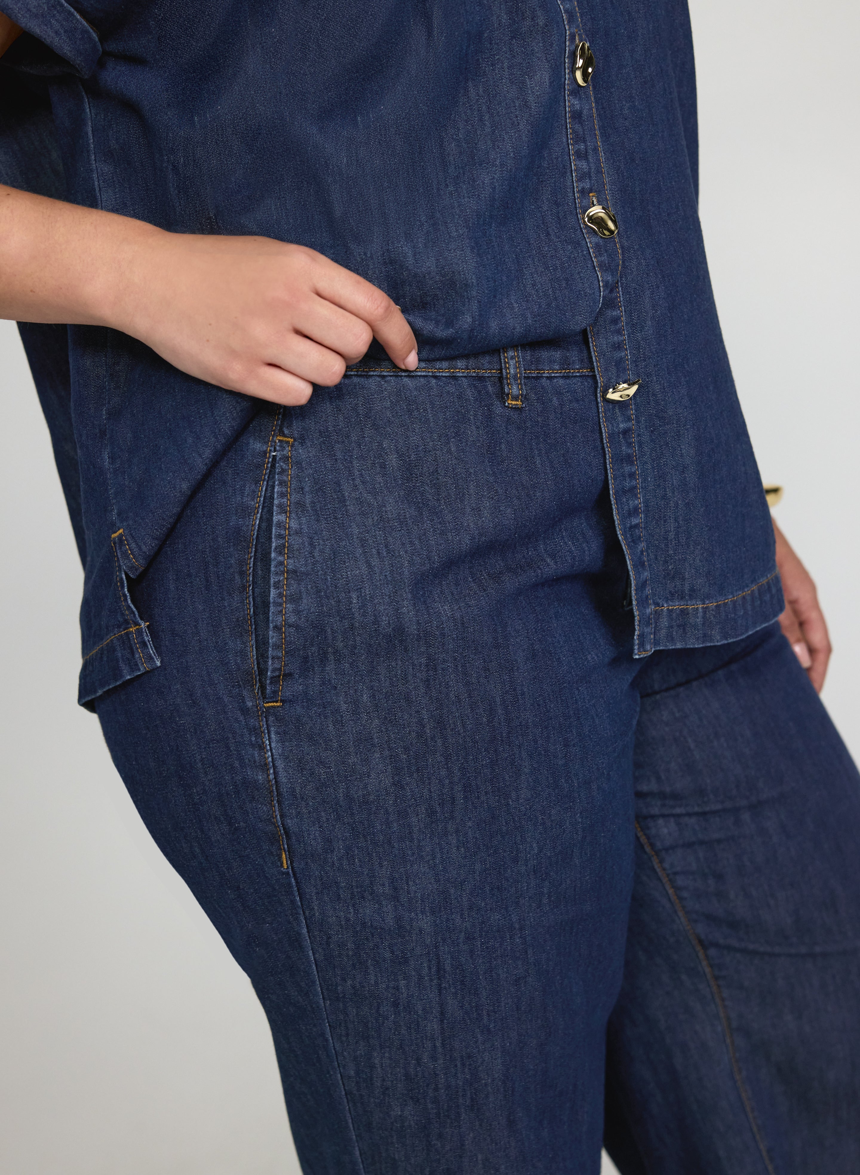 Wide-Leg Jeans-Tactilefable