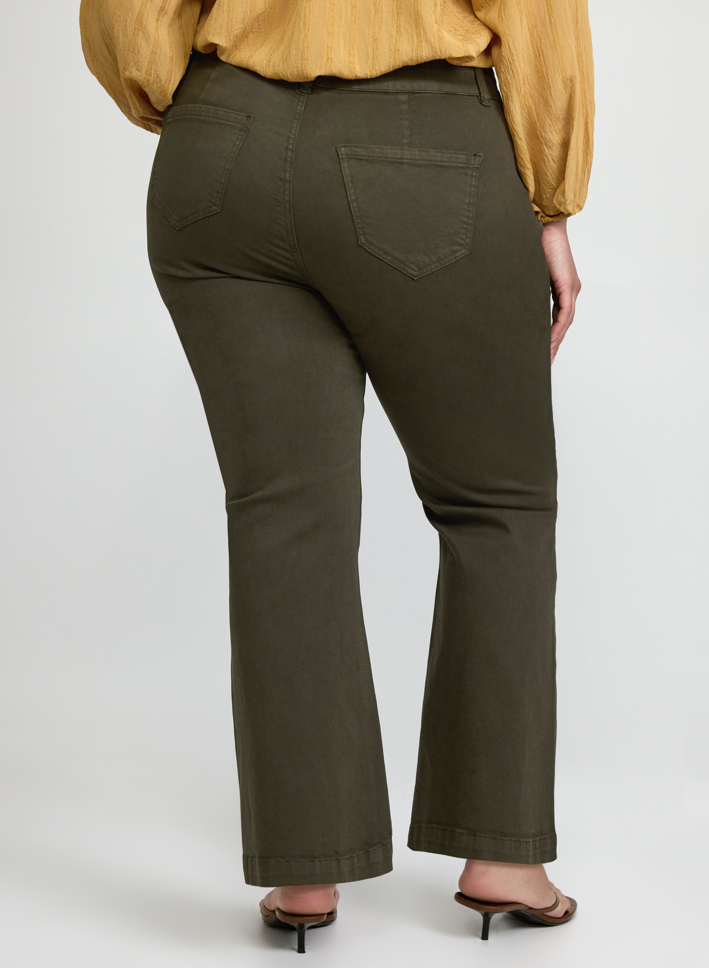 Flare-Leg Jeans-Tactilefable
