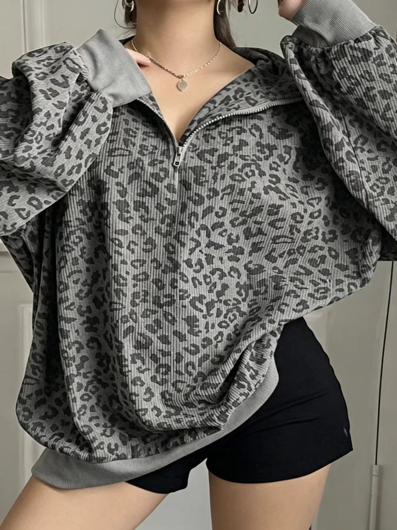 Women's Leopard Print Ribbed Half Zip Sweatshirt, Oversized Long Sleeve Polo Pullover-Tactilefable