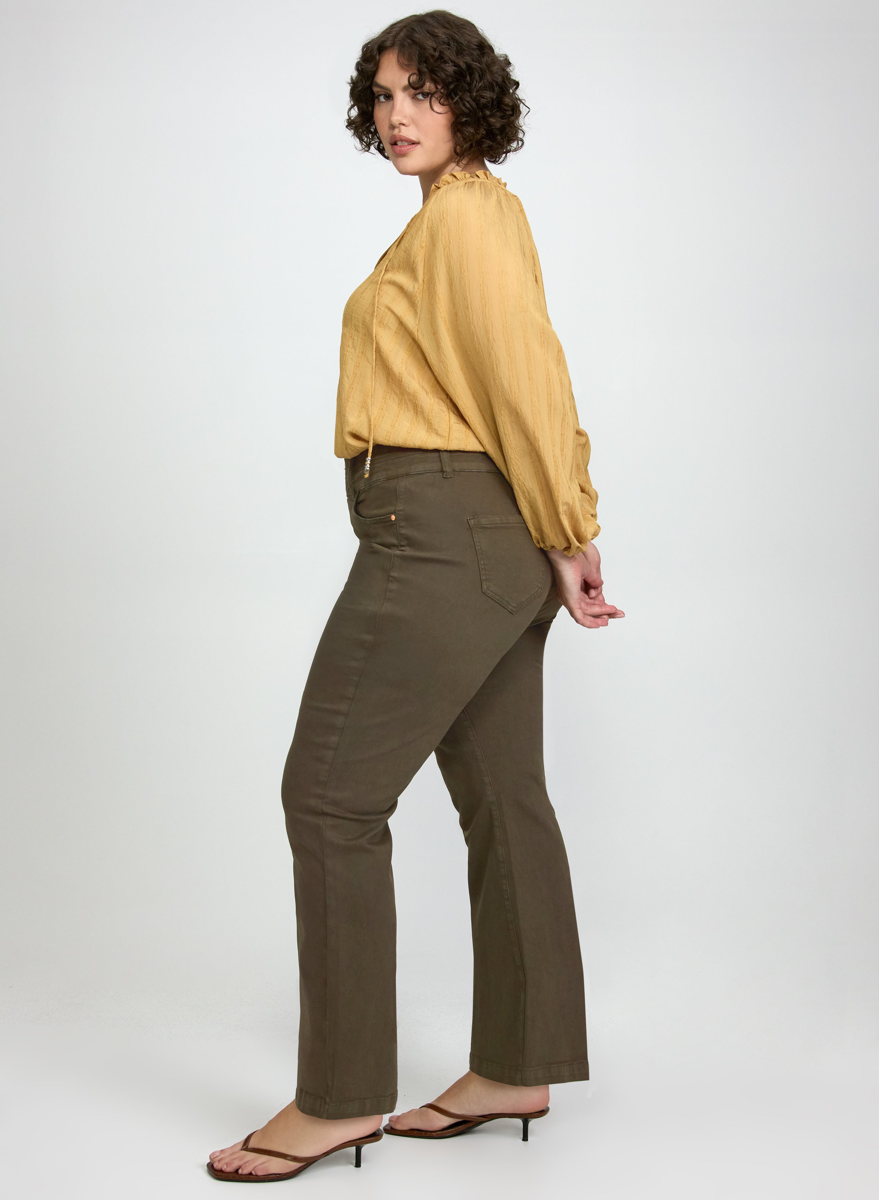 Flare-Leg Jeans-Tactilefable