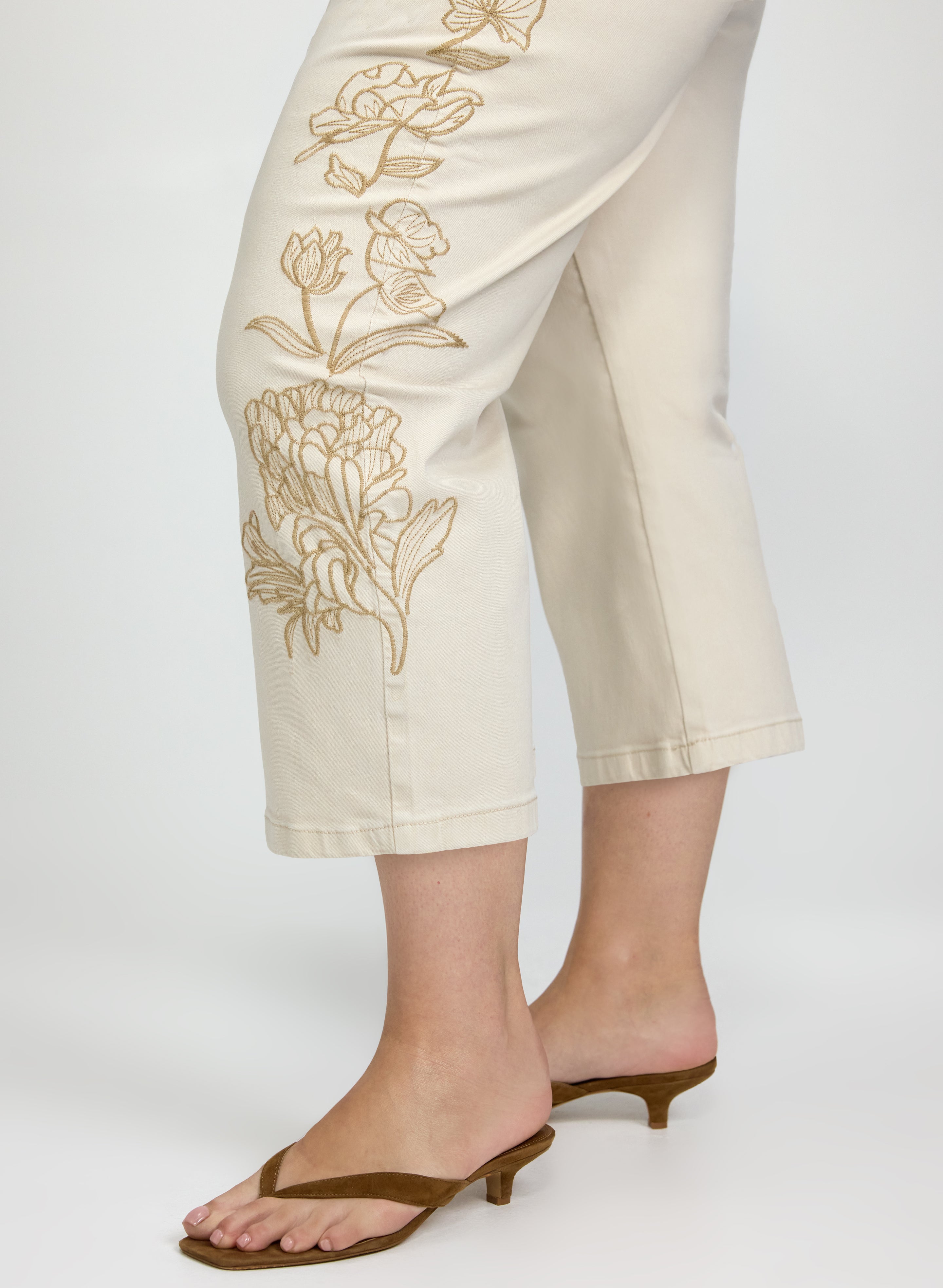 Embroidered Denim Capris-Tactilefable