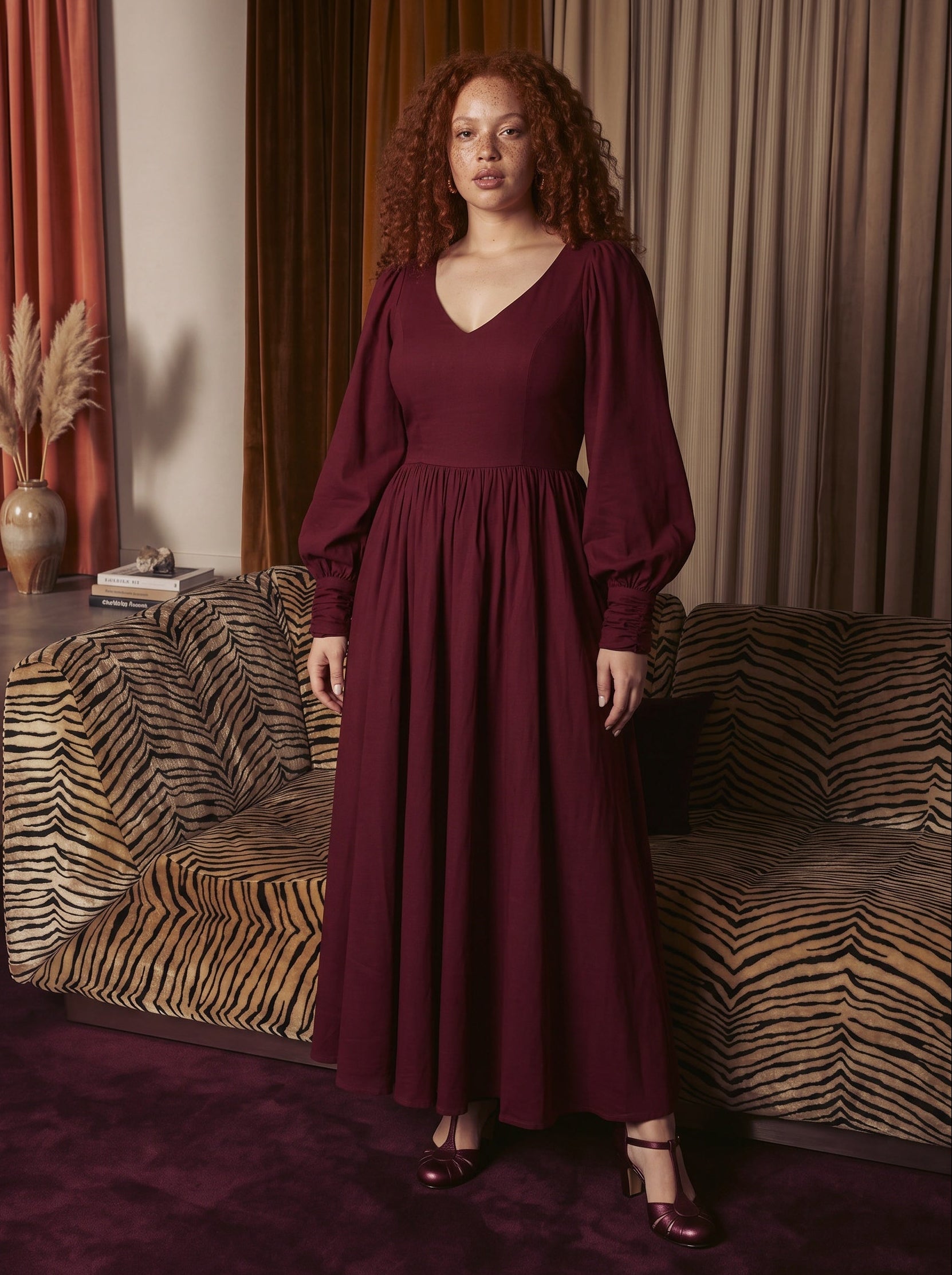 Lucrezia Renaissance Maxi Gown in Burgundy-Tactilefable