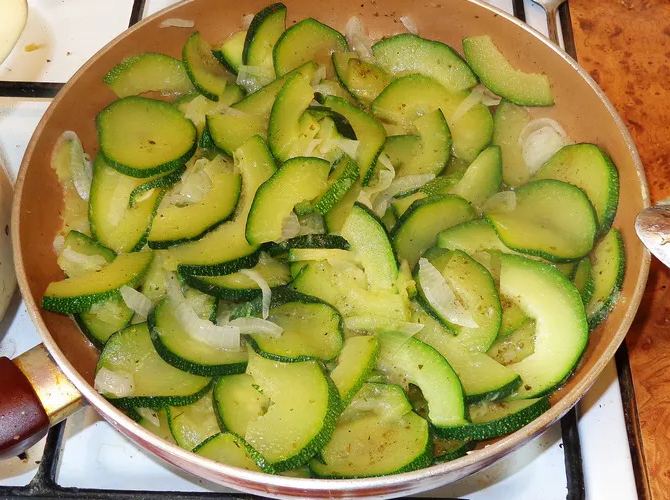 Cream Zucchini Seeds, Pale Green Seeds