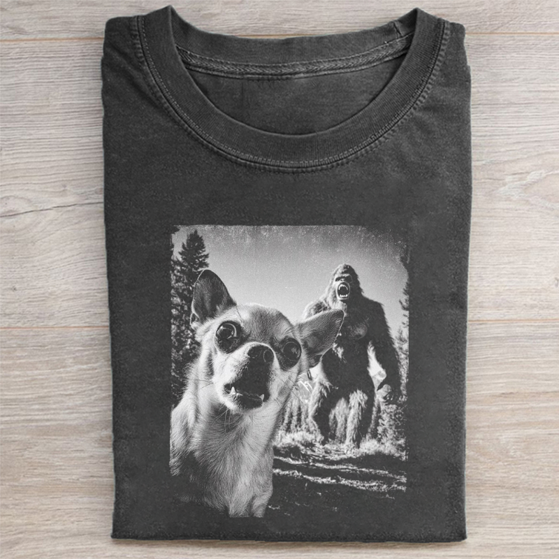 Funny Chihuahua Bigfoot Selfie T-shirt