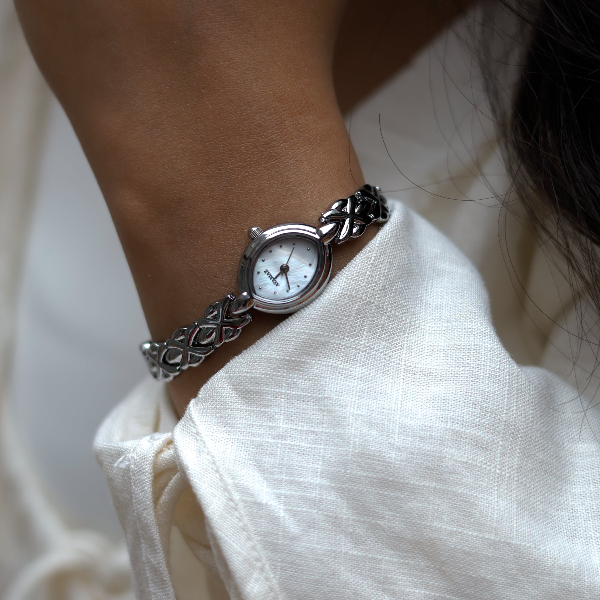 Adira Round Classic Watch