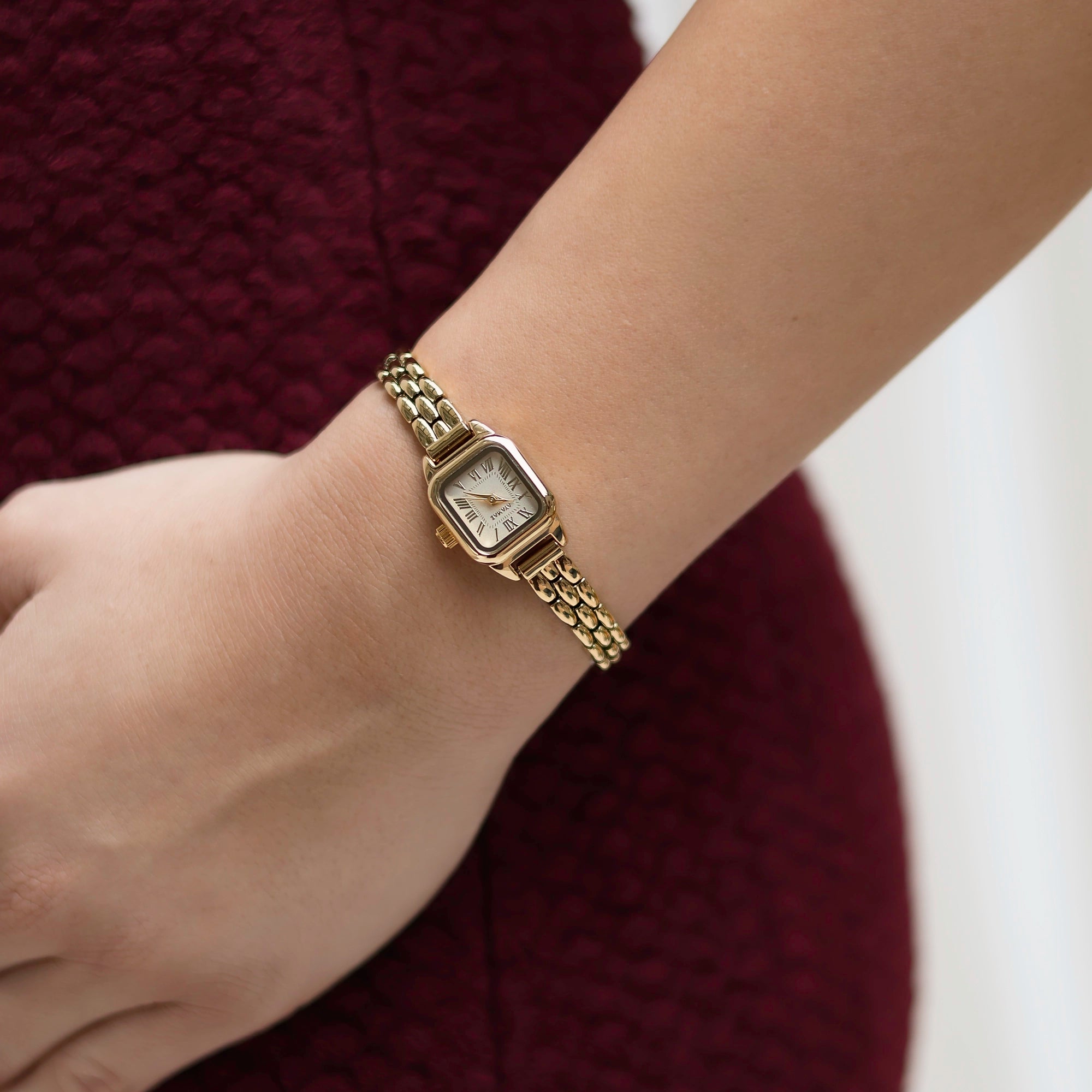 Adira Round Classic Watch
