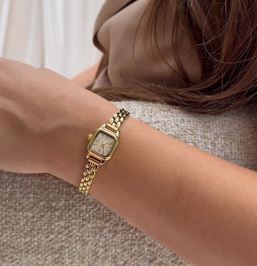 Adira Round Classic Watch