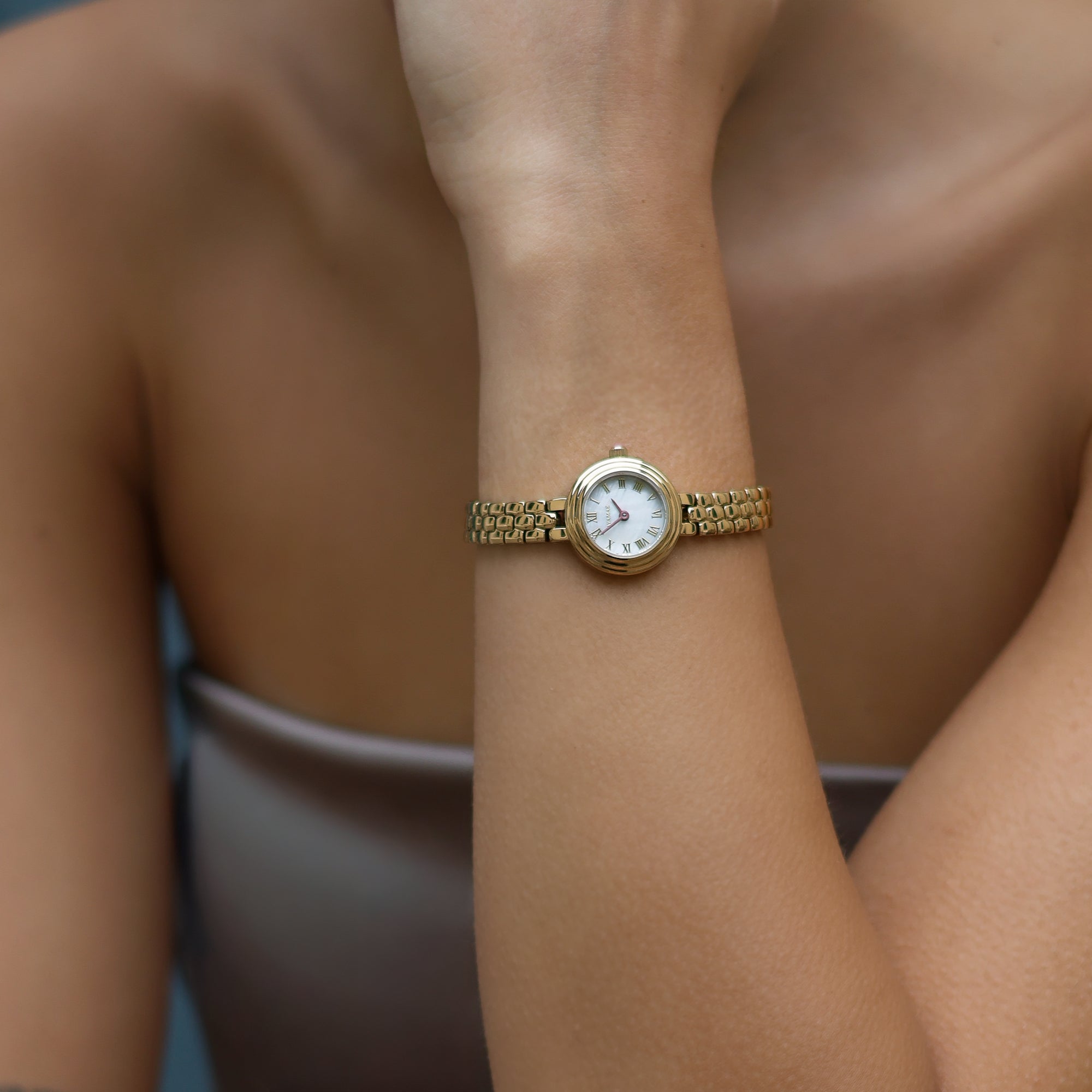 Adira Round Classic Watch