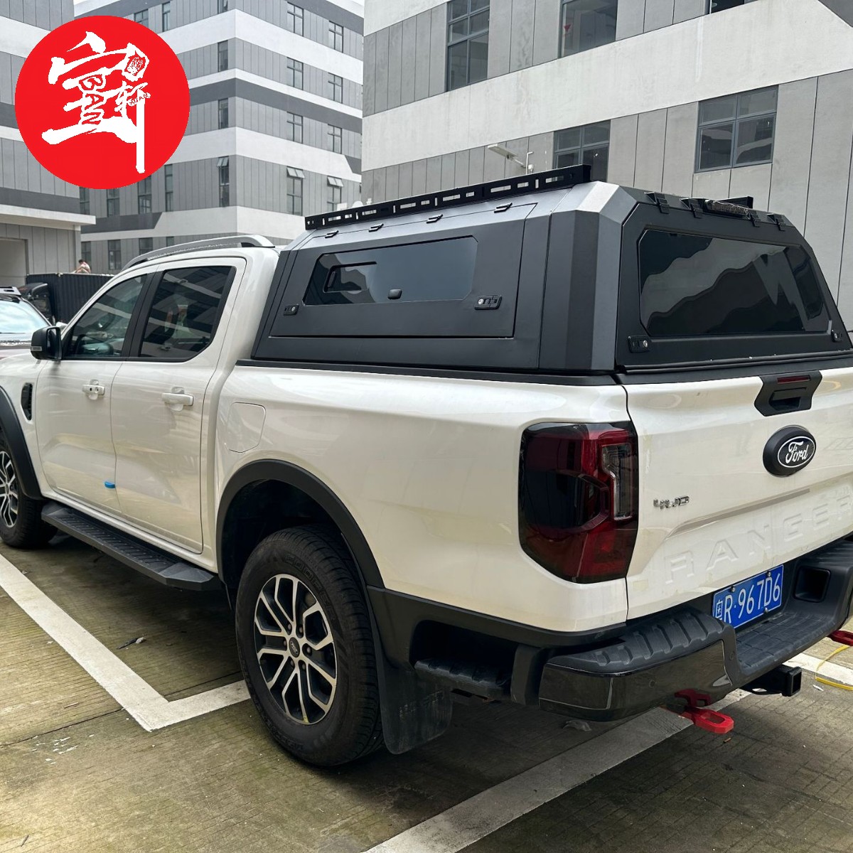 Heavy Duty Waterproof Pickup Truck Bed Canopy for Daily Worksite Tool Storage
