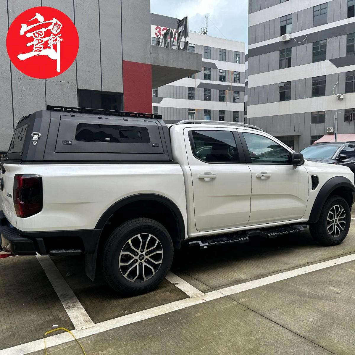 Heavy Duty Waterproof Pickup Truck Bed Canopy for Daily Worksite Tool Storage
