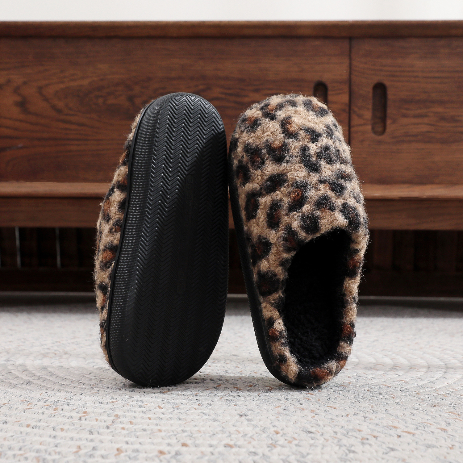 OLYRA Leopard Slipper