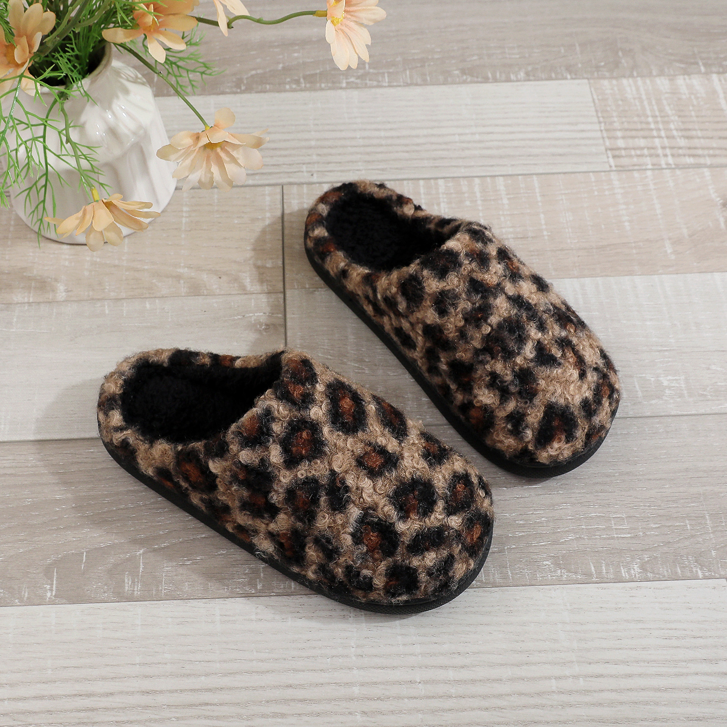 OLYRA Leopard Slipper