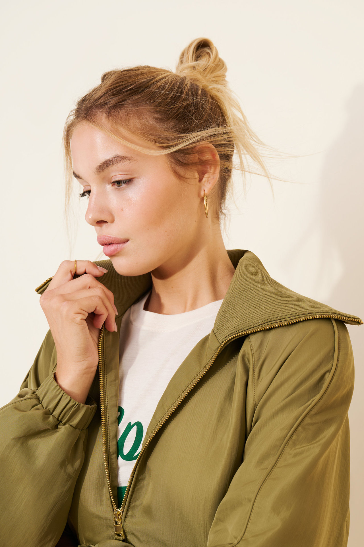Women’s Cropped Half-Zip Windbreaker Jacket – Relaxed Fit