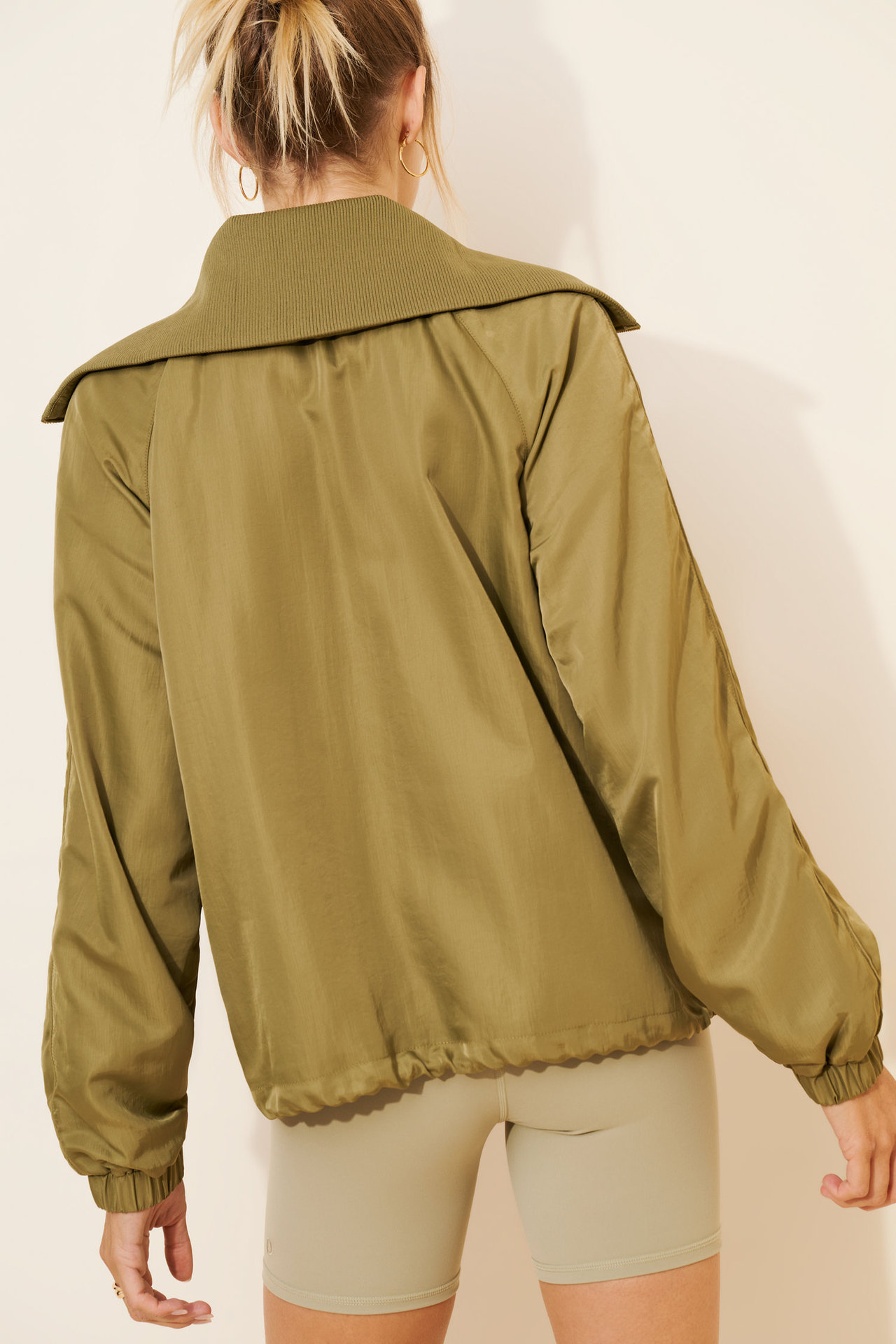 Women’s Cropped Half-Zip Windbreaker Jacket – Relaxed Fit