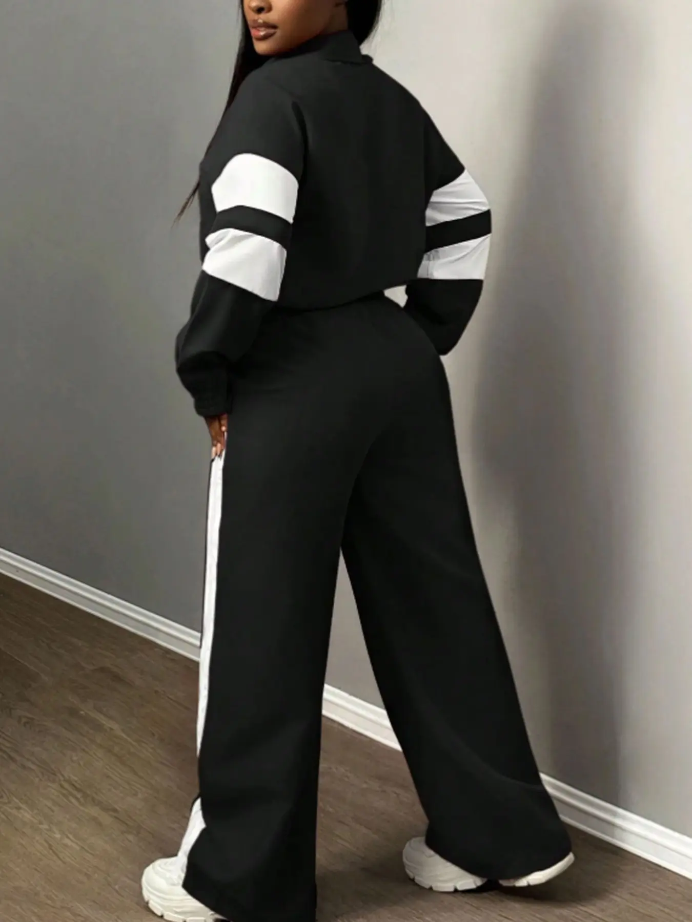 Women’s Two-Piece Casual Tracksuit Set – Zip-Up Jacket & Striped Wide-Leg Trousers