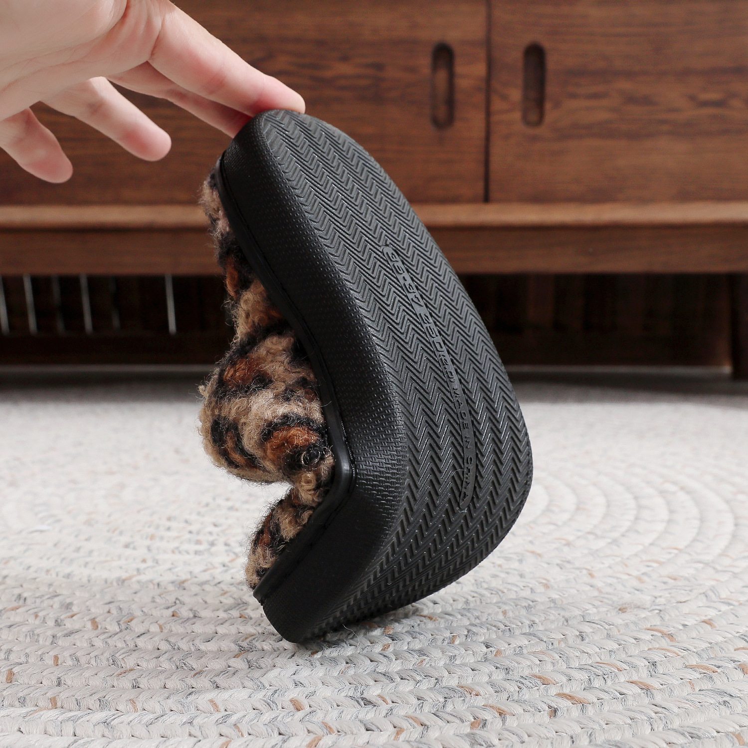 OLYRA Leopard Slipper
