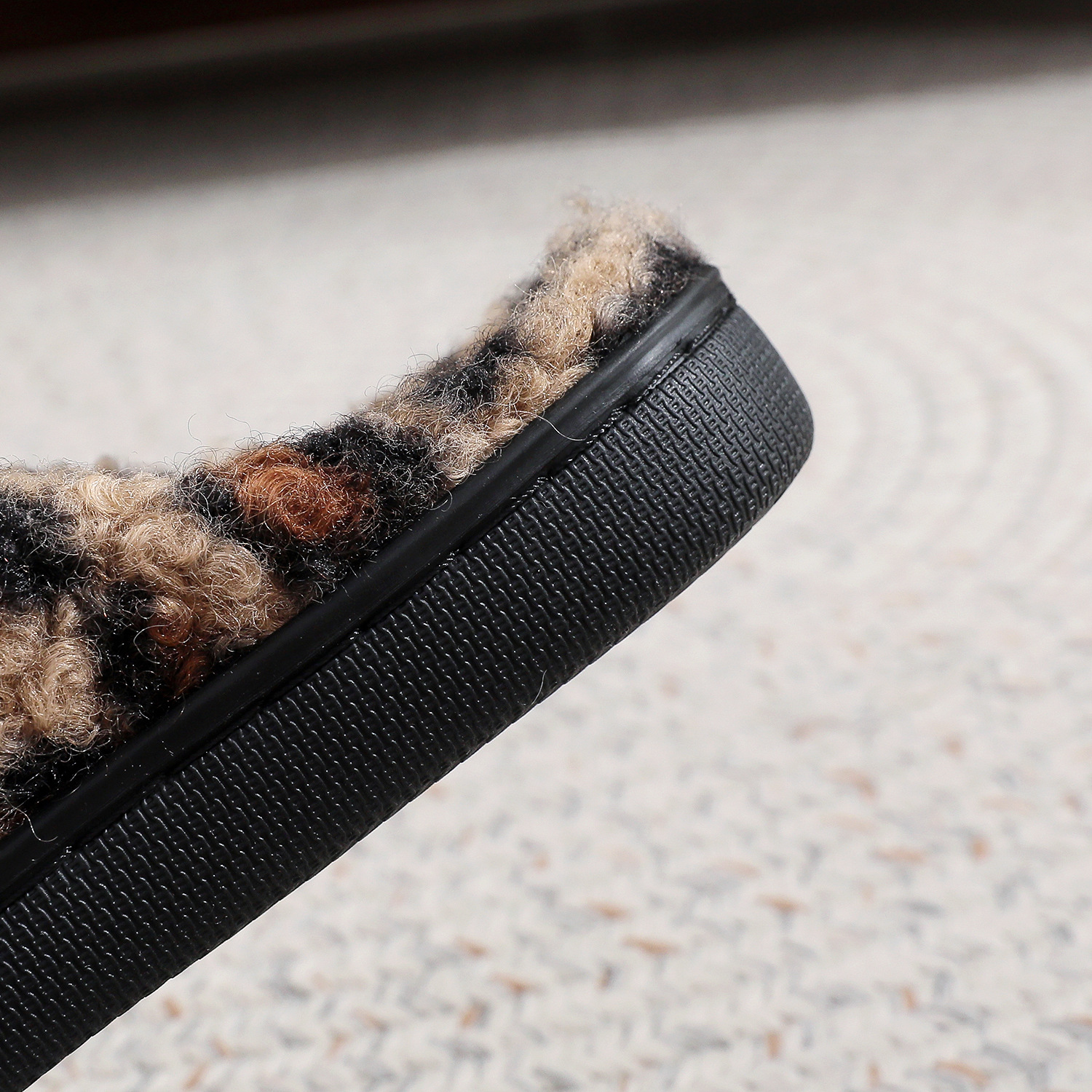 OLYRA Leopard Slipper