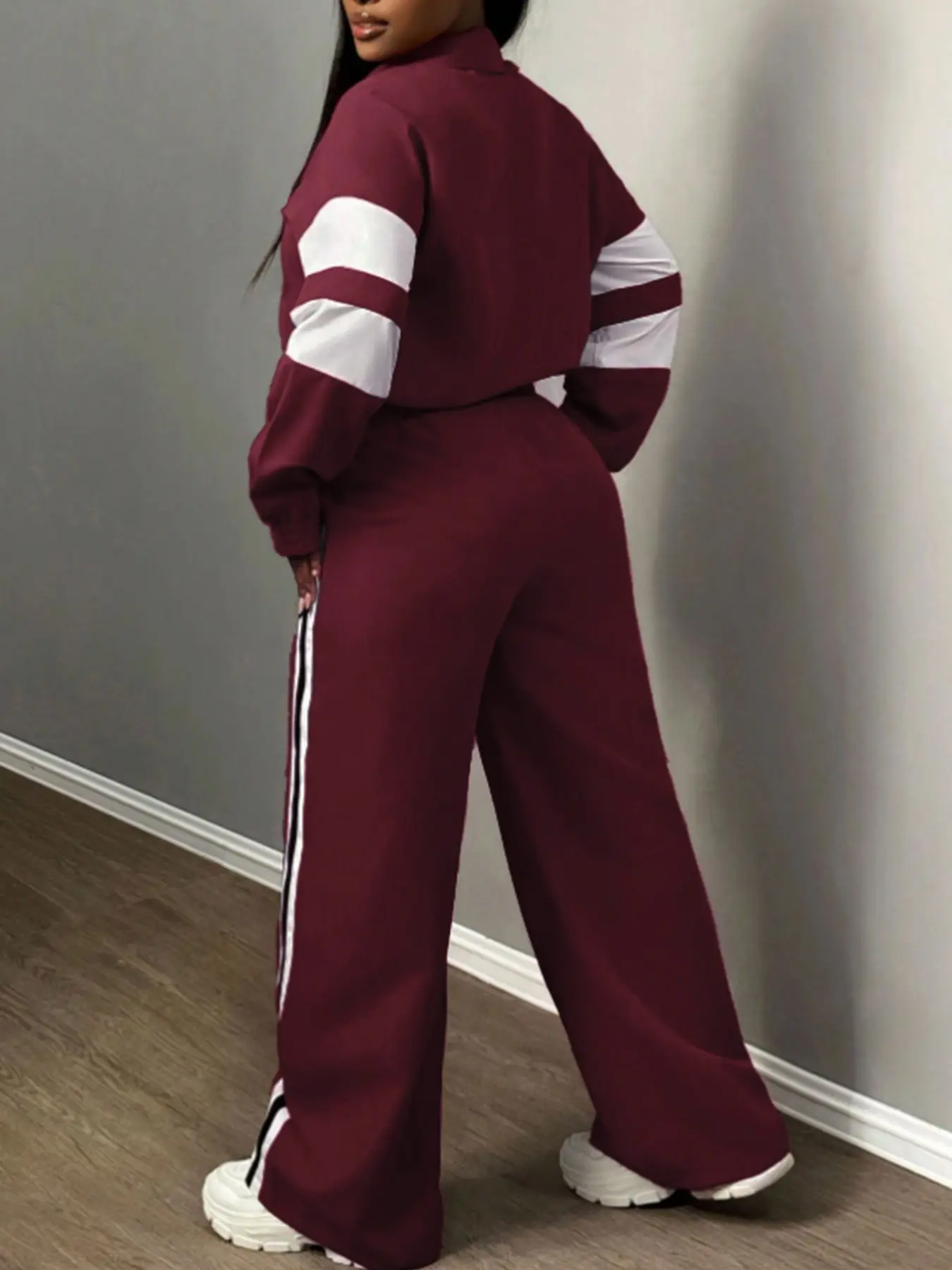 Women’s Two-Piece Casual Tracksuit Set – Zip-Up Jacket & Striped Wide-Leg Trousers