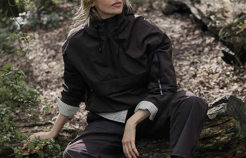 Women’s Hooded Rain Jacket – Short Waterproof Windbreaker with Pleated Hem