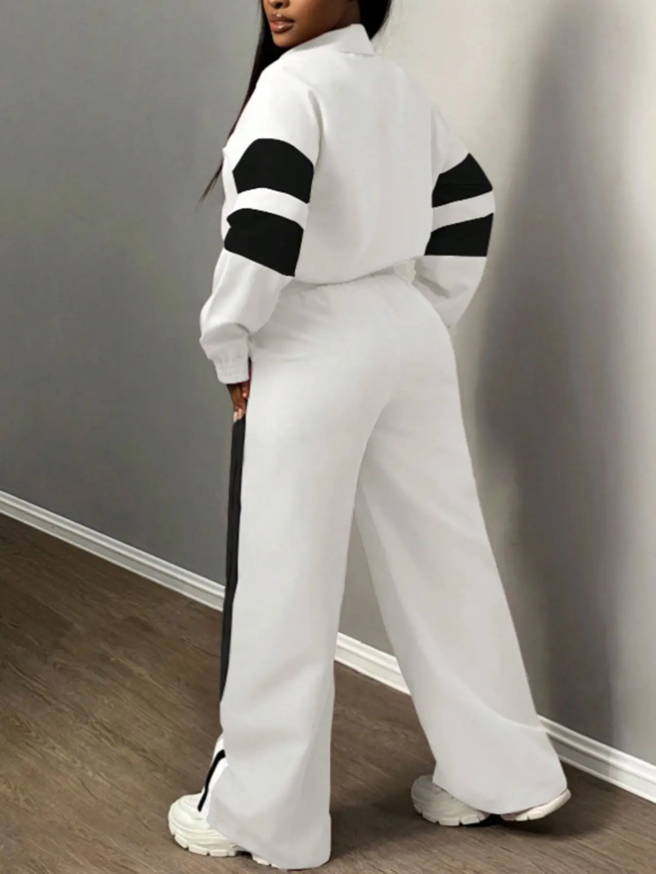 Women’s Two-Piece Casual Tracksuit Set – Zip-Up Jacket & Striped Wide-Leg Trousers