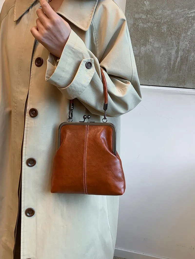 Vintage British style high-quality handbag  Retro style crossbody bag