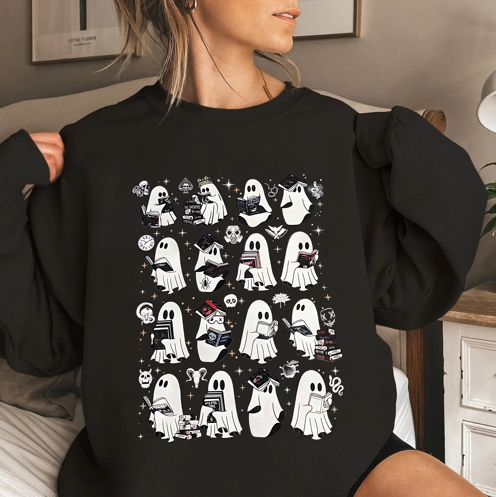 Ghosts Reading Dark Romance Series Books T-shirt/Crewneck/Hoodie