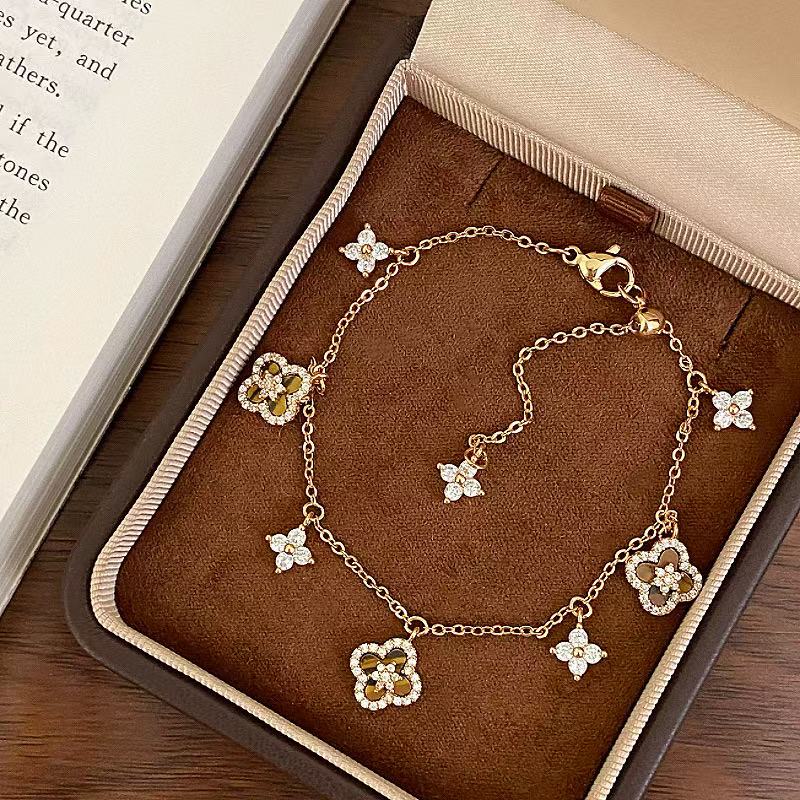 Sakura Pendant Bracelet