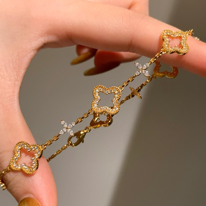 Luxury - Light Retro Hollow - Out Four - Leaf Clover Bracelet Inlaid with Full Diamonds 