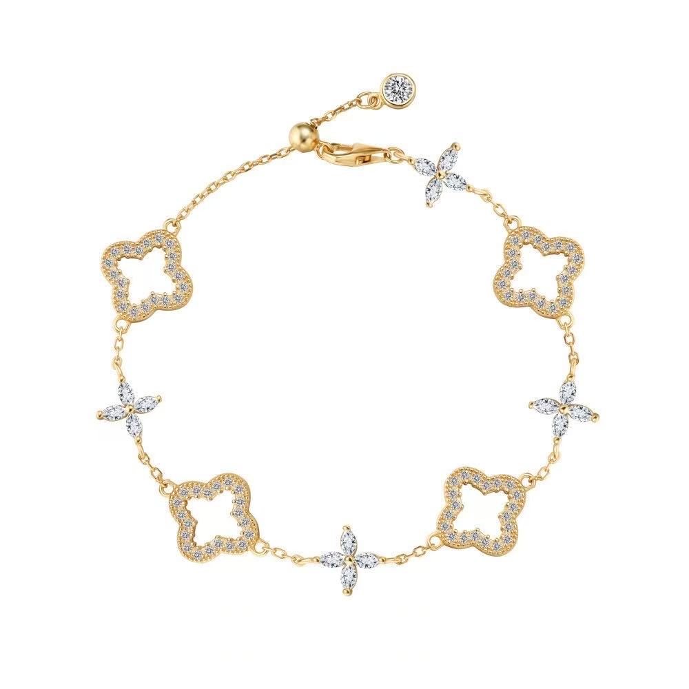Light Retro Hollow - Sakura Bracelet Inlaid with Full Diamonds 