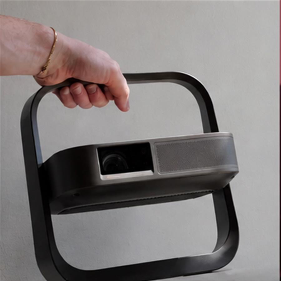 One-hand carry using the integrated square frame
