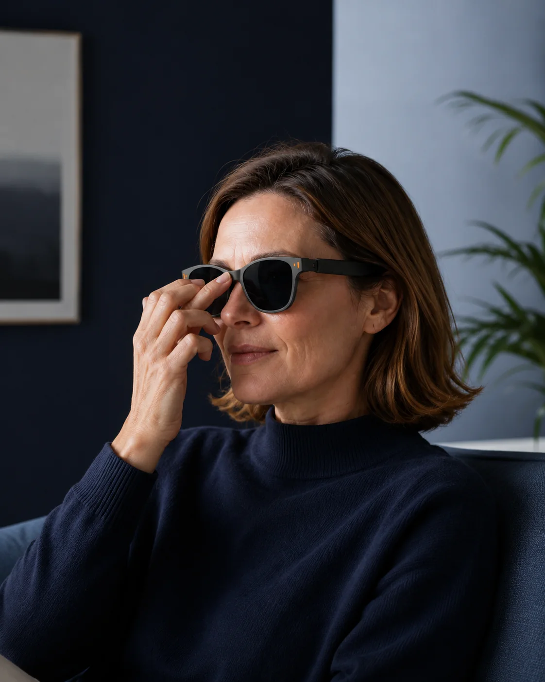 Frau passt den Sitz der XR AR Glasses an