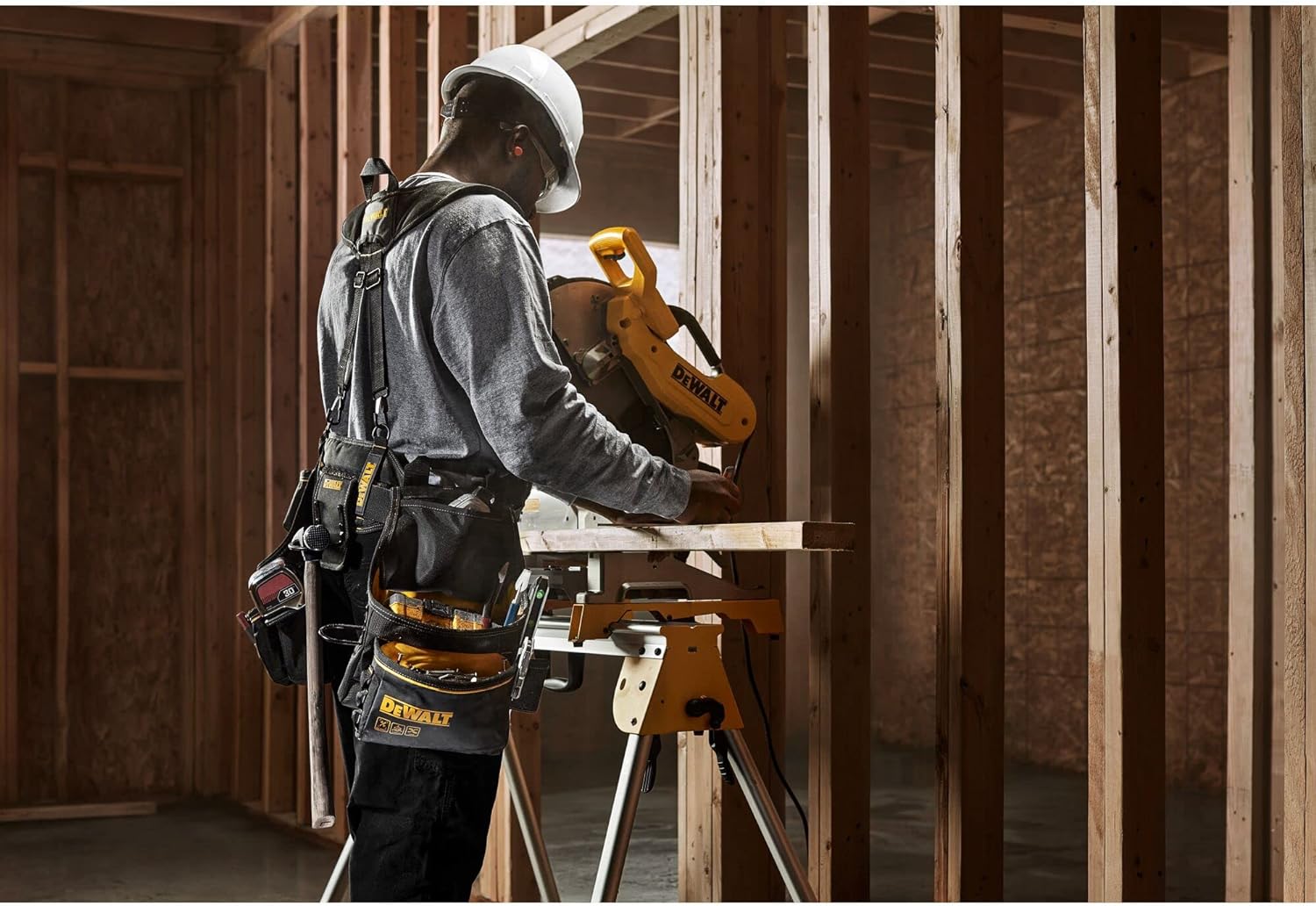 DEWALT Cinturón y Bolsas con Tirantes (DWST540602)