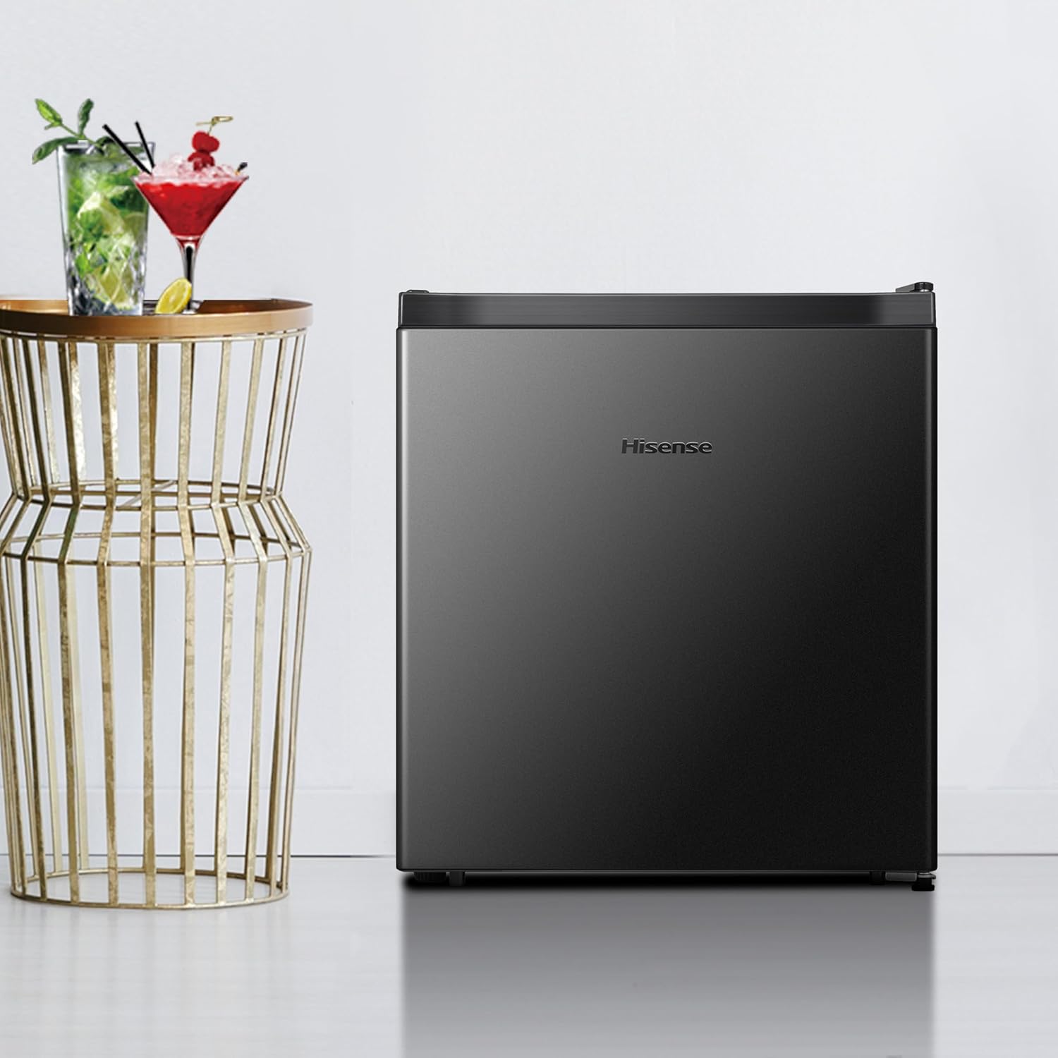 Hisense RR16D6ABX1- Frigobar, 1.6 pies cúbicos, Congelador independiente, Termostato ajustable, Estantes para botellas de 2 litros, 45x47x50cm(AnchoxLargoxAlto), Negro