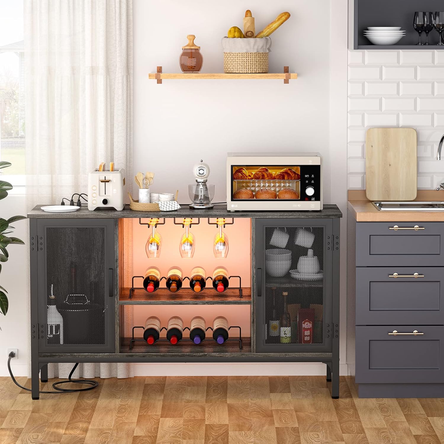 Homieasy Gabinete de Bar de Vino con Tomas de Corriente y Luces LED, Gabinete Industrial para Licor con Estantes de Vino Ajustables, Gabinetes de Estación de Café con Almacenamiento para Cocina/Hogar