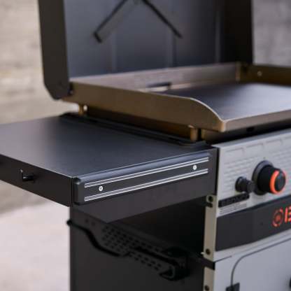 Plancha Omnivore Blackstone Bronco de 3 quemadores XL de 28" con gabinete y estantes laterales dobles