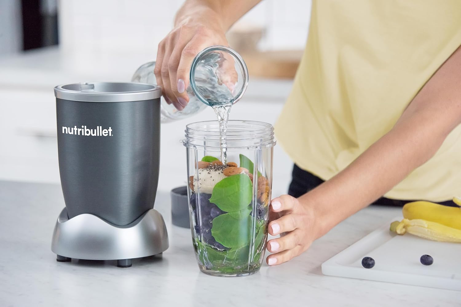 Nutribullet Licuadora personal para batidos, batidos, preparación de alimentos y mezcla congelada, 24 onzas, 600 W, gris, (NBR-0601)