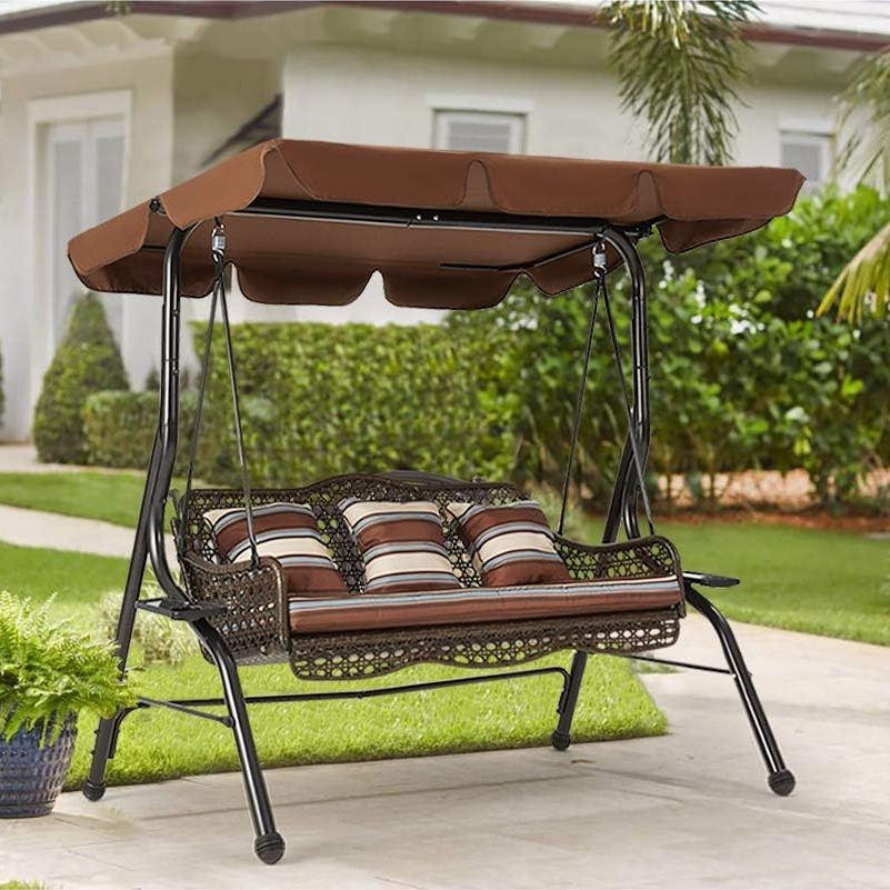 AECOJOY Columpio de mimbre de 3 asientos, columpio de patio con dosel, 2 bandejas laterales, 3 almohadas y cojín extraíble, columpio de mimbre para patio con soporte columpios al aire libre para adultos, balcón, jardín, terraza (ratán marrón)