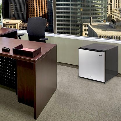 Whynter CUF-110B Energy Star Congelador vertical de 1.1 pies cúbicos con cerradura, negro  