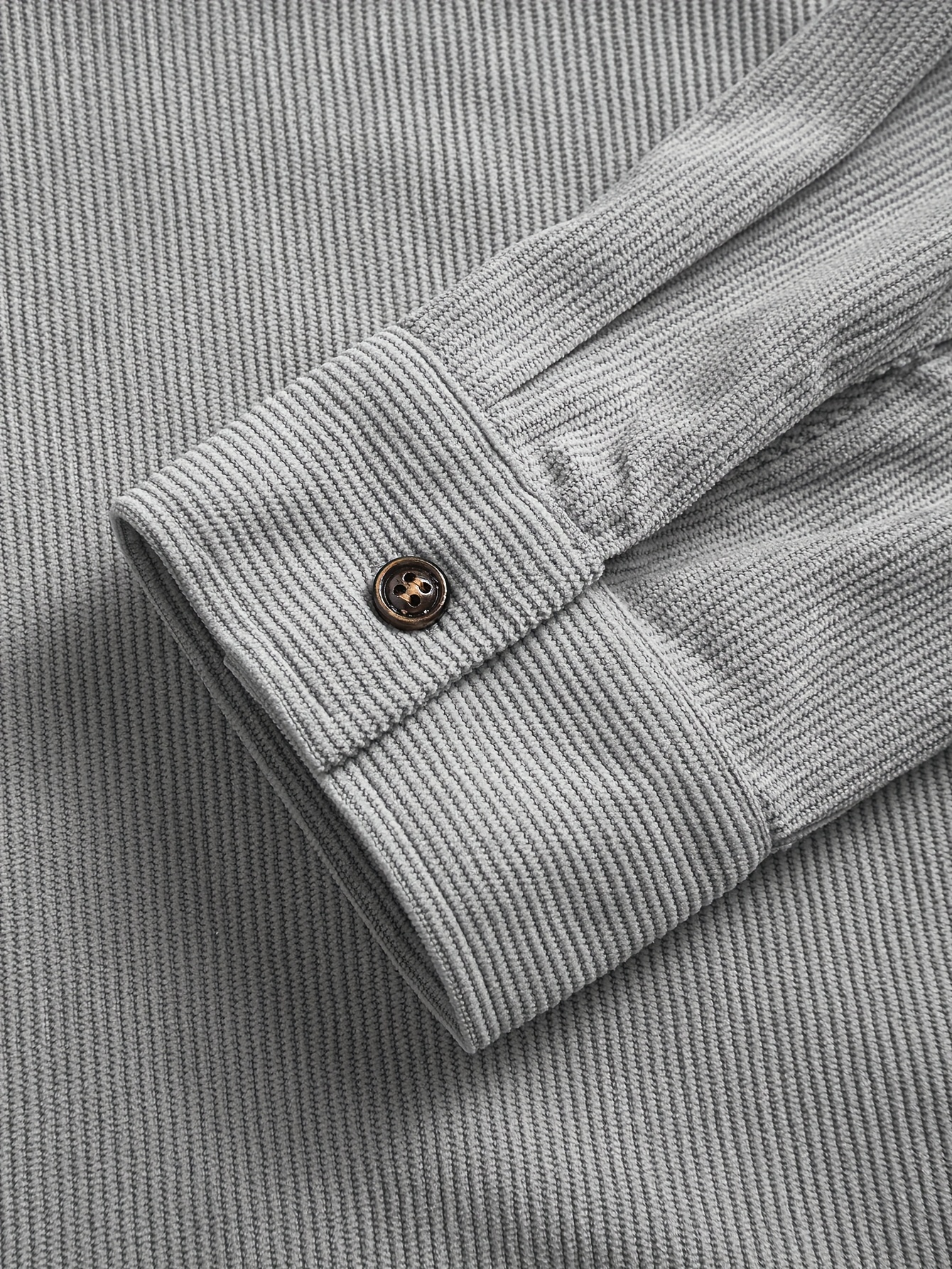 Men's Retro Classic Casual Corduroy Double-pocket Long-sleeved Shirt