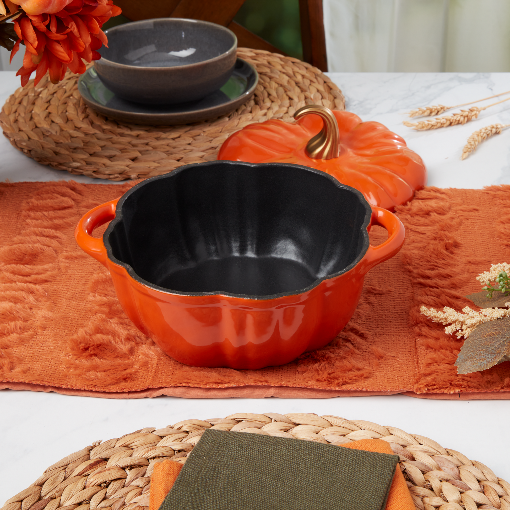 2-Quart / 4-Quart Enameled Cast Iron Pumpkin Dutch Ovens, Orange
