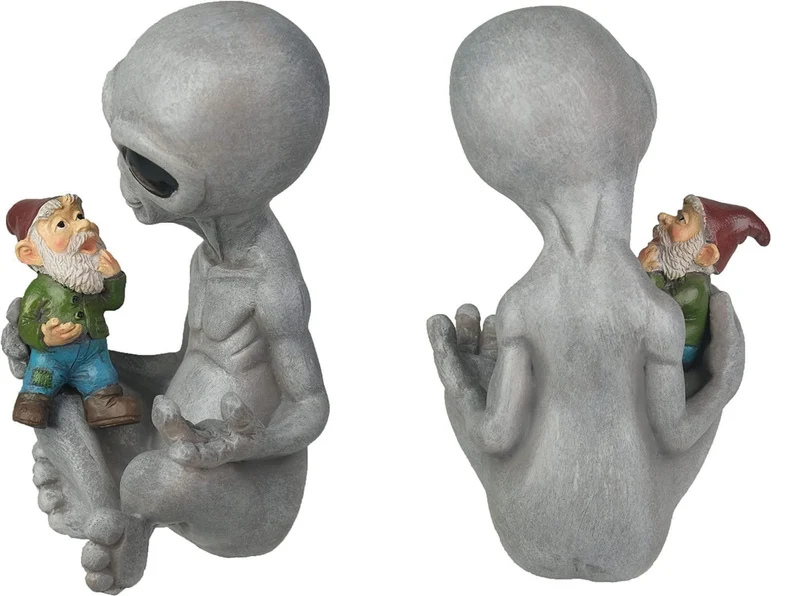 Potiwell Alien Hugging Gnome Garden Decorative Statue (Limited Time Offer)