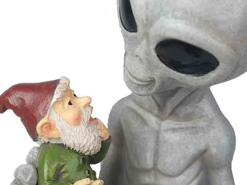 Potiwell Alien Hugging Gnome Garden Decorative Statue (Limited Time Offer)