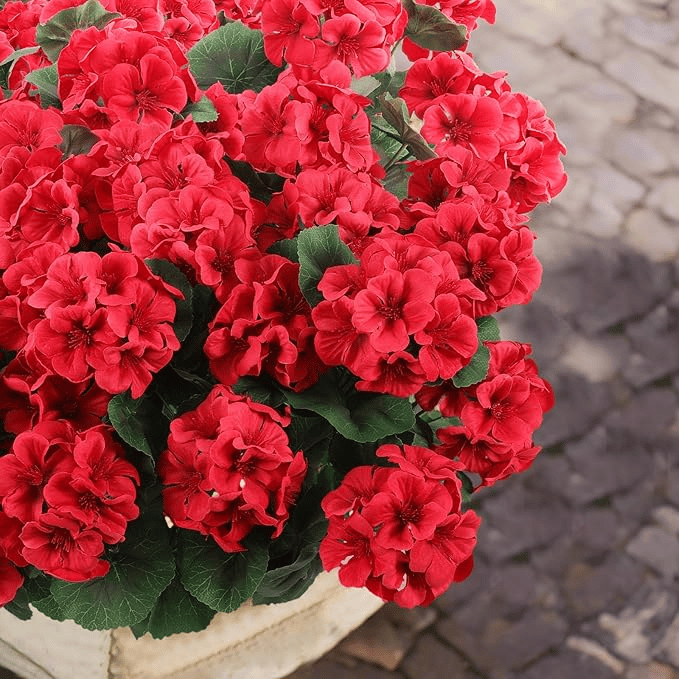 🌸 Lush, UV-Resistant Artificial Geraniums – Real Look, No Maintenance! 🌞🏡