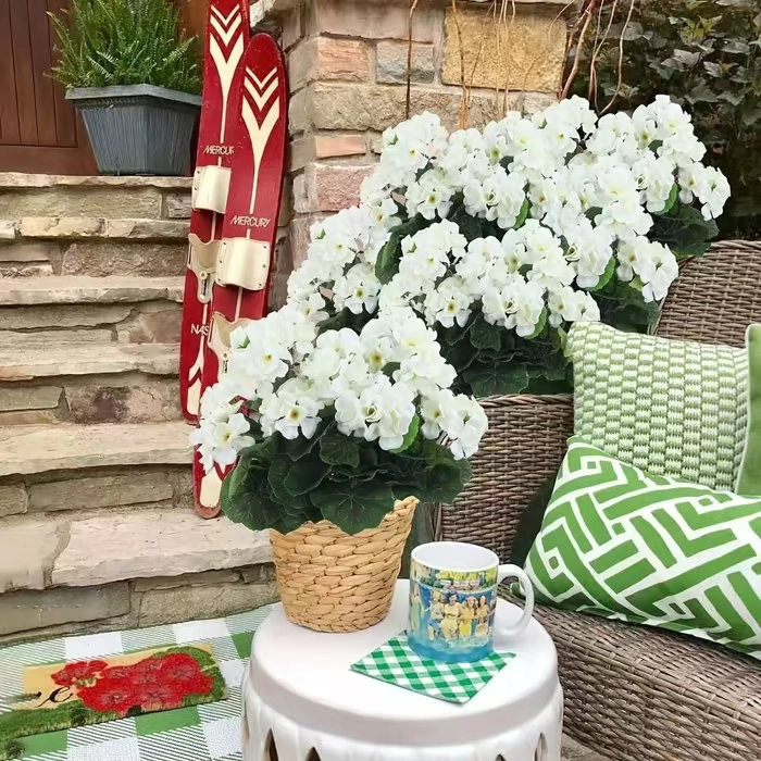 🌸 Lush, UV-Resistant Artificial Geraniums – Real Look, No Maintenance! 🌞🏡