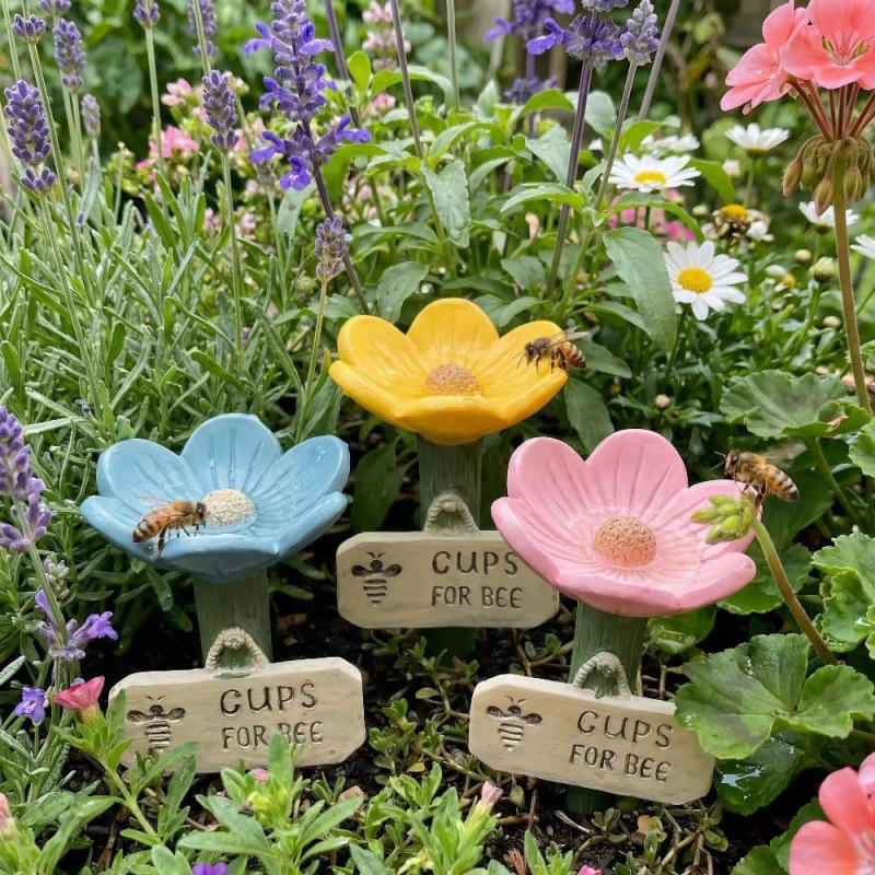⏳Last Day - Up To 70% OFF🐝Flower-Shaped Bee Watering Station💧
