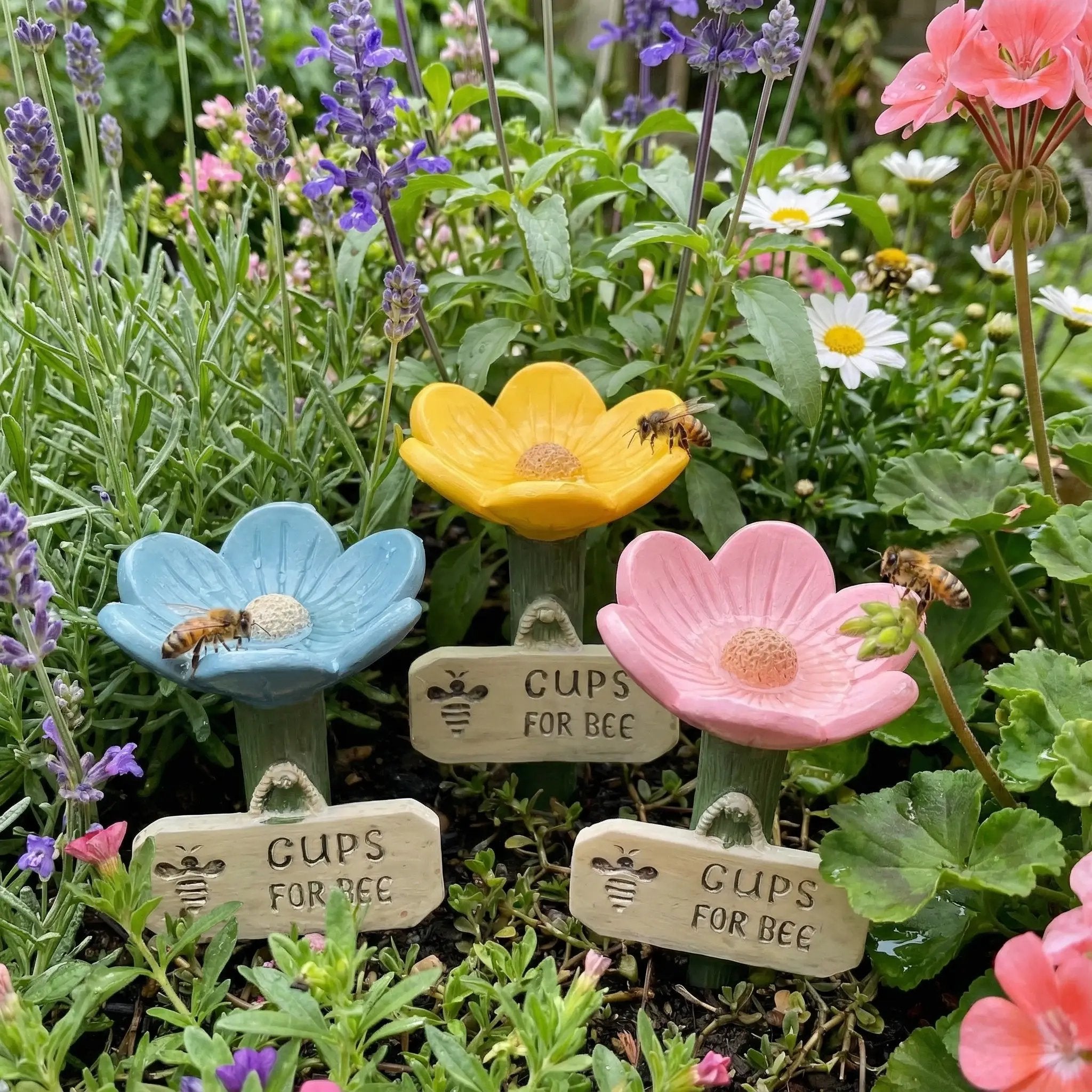 ⏳Last Day - Up To 70% OFF🐝Flower-Shaped Bee Watering Station💧