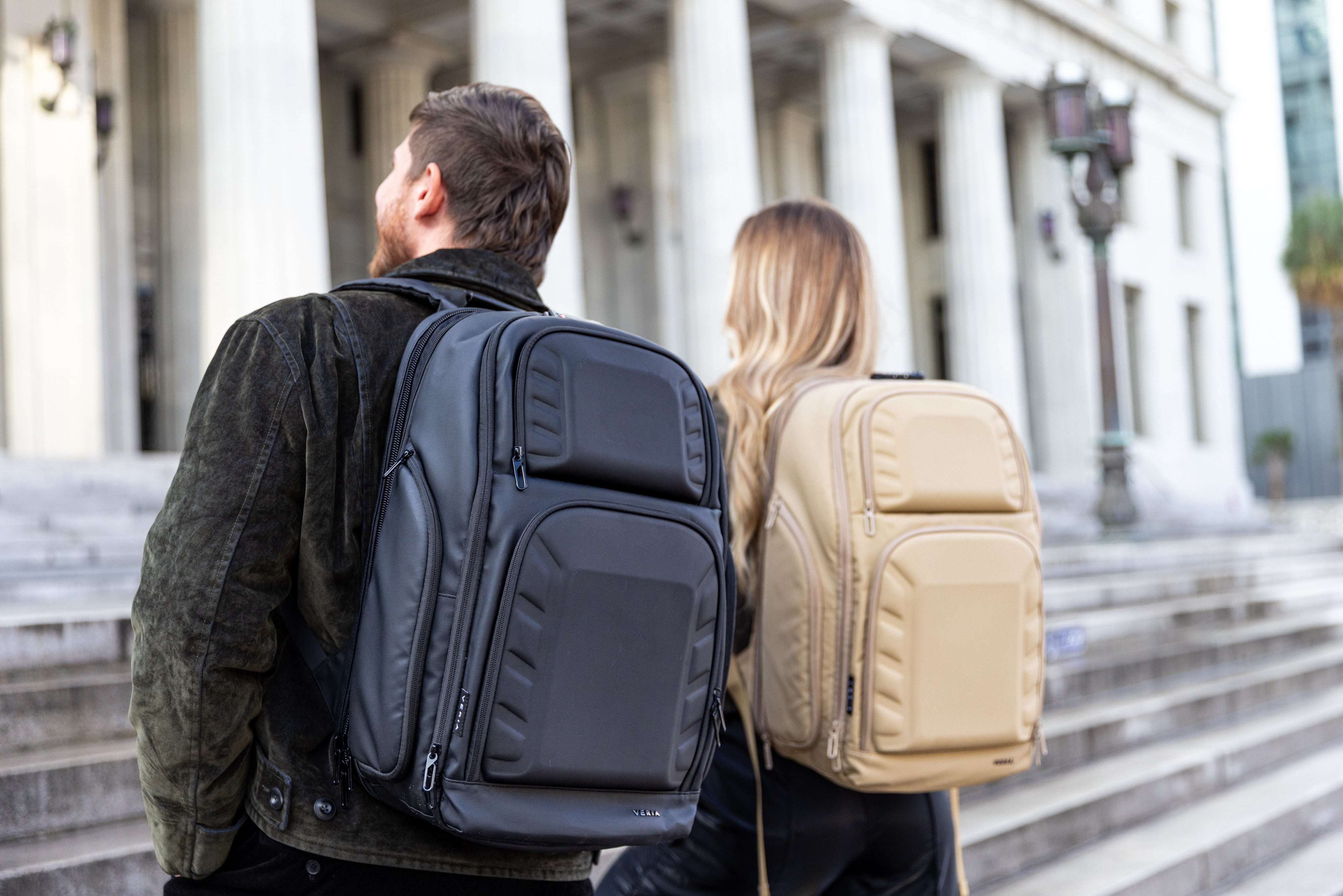 Mochila de Viaje Expandible de 35L con Compartimento para Laptop de 17", Impermeable de TPU, Puerto USB, Cerradura TSA, Apertura Tipo Maleta, Equipaje de Mano para Negocios, Trabajo y Viajes