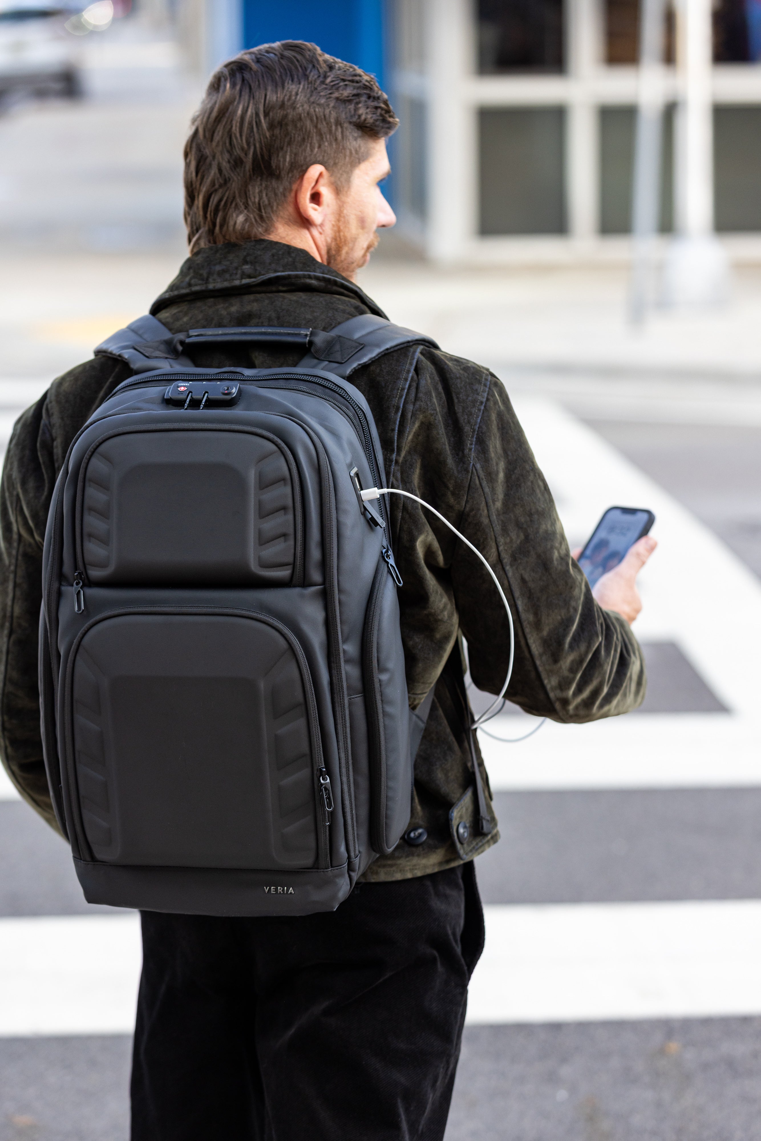Mochila de Viaje Expandible de 35L con Compartimento para Laptop de 17", Impermeable de TPU, Puerto USB, Cerradura TSA, Apertura Tipo Maleta, Equipaje de Mano para Negocios, Trabajo y Viajes