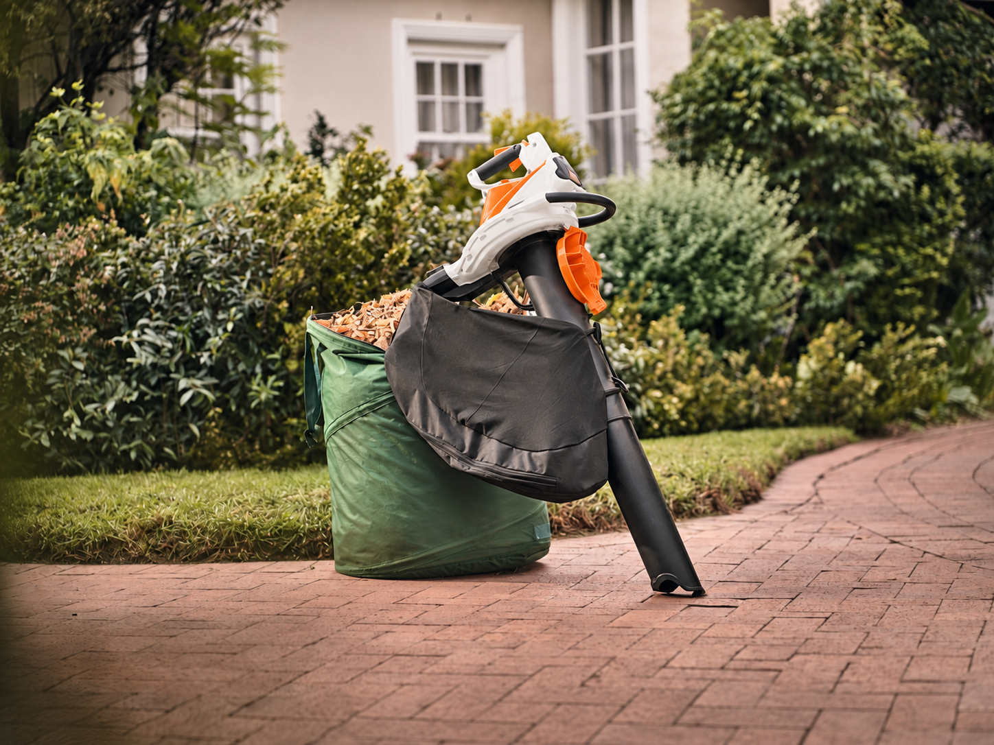 Cordless Leaf Vacuum, Blower & Mulcher – Complete Kit