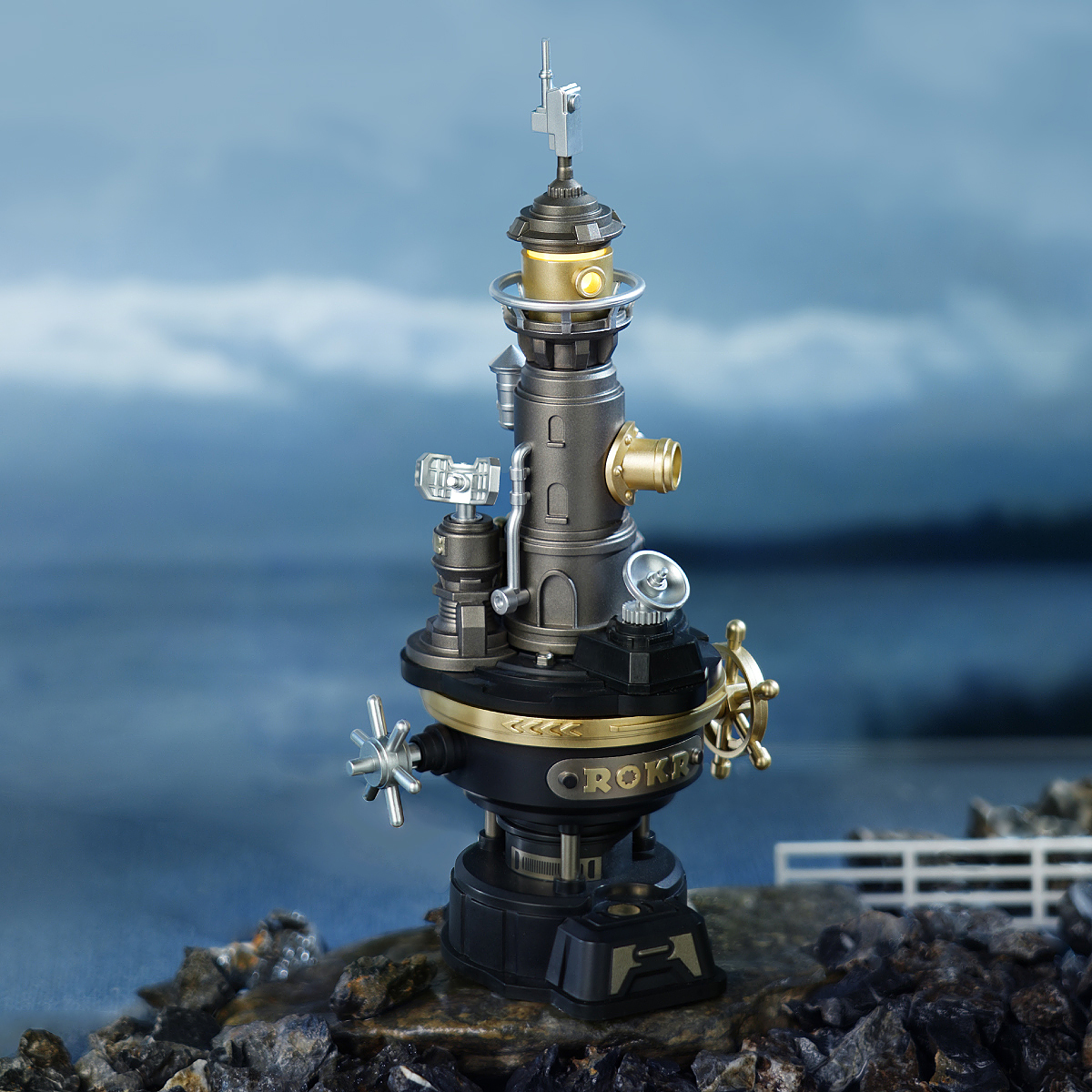 ROKR Navi-Leuchtturm CGM01 als mechanisches Modell an einer Felsküste
